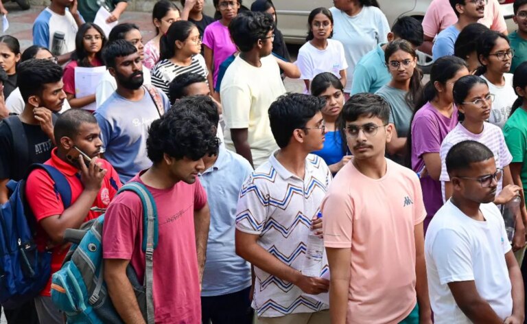 पेपर लीक के बाद NEET UG 2026 परीक्षा रद्द, दिल्ली में भड़का विरोध