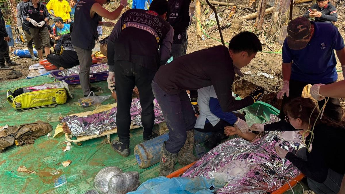 बचावकर्मियों ने लाओस में गुफा में फंसे 4 लोगों को बचाया, 2 अभी भी लापता हैं।