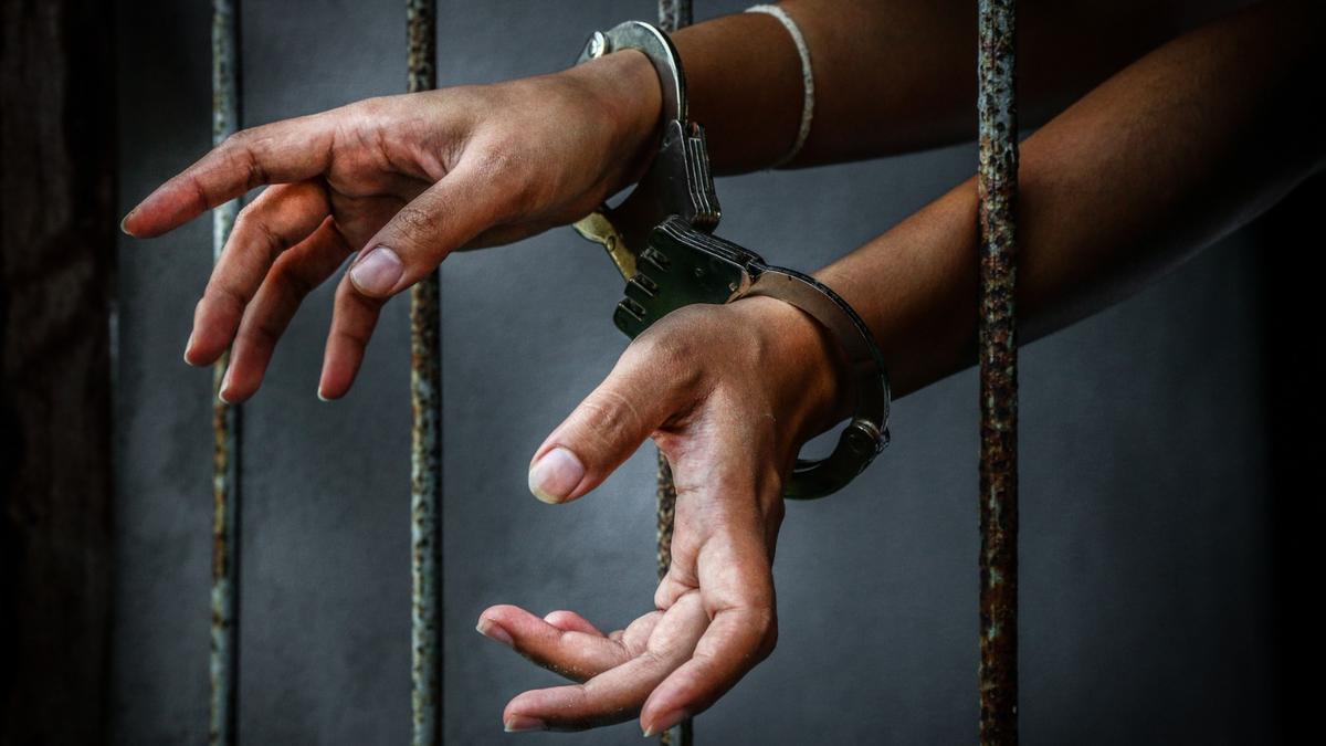 ब्रिटेन में भारतीय मूल के एक व्यक्ति को मादक पदार्थों की तस्करी करने वाले गिरोह में उसकी भूमिका के लिए सजा सुनाई गई है
