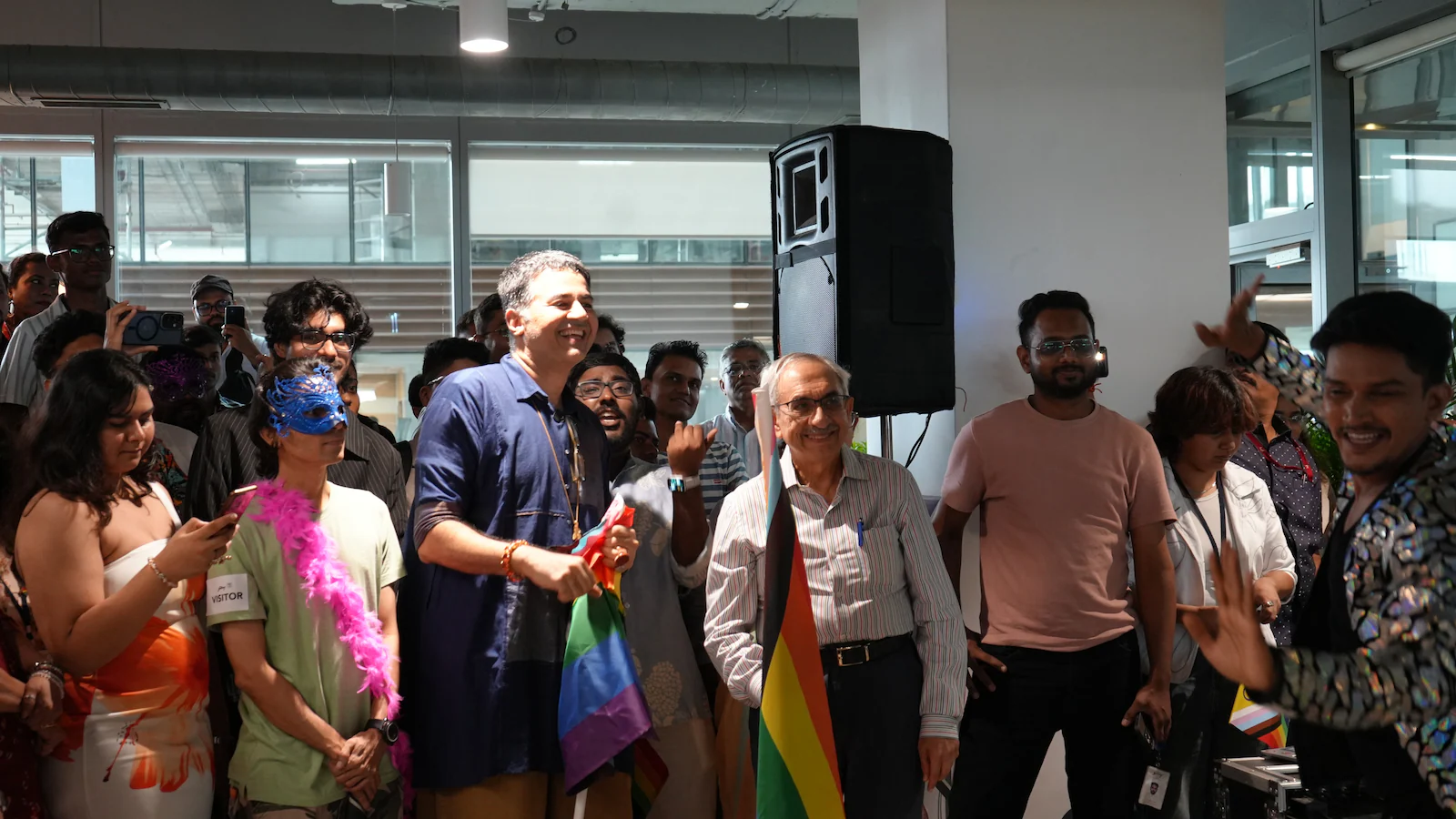 भारत की गुलाबी अर्थव्यवस्था में पैसा है. लेकिन क्वीरफ़ोबिया की कीमत 30 बिलियन डॉलर है