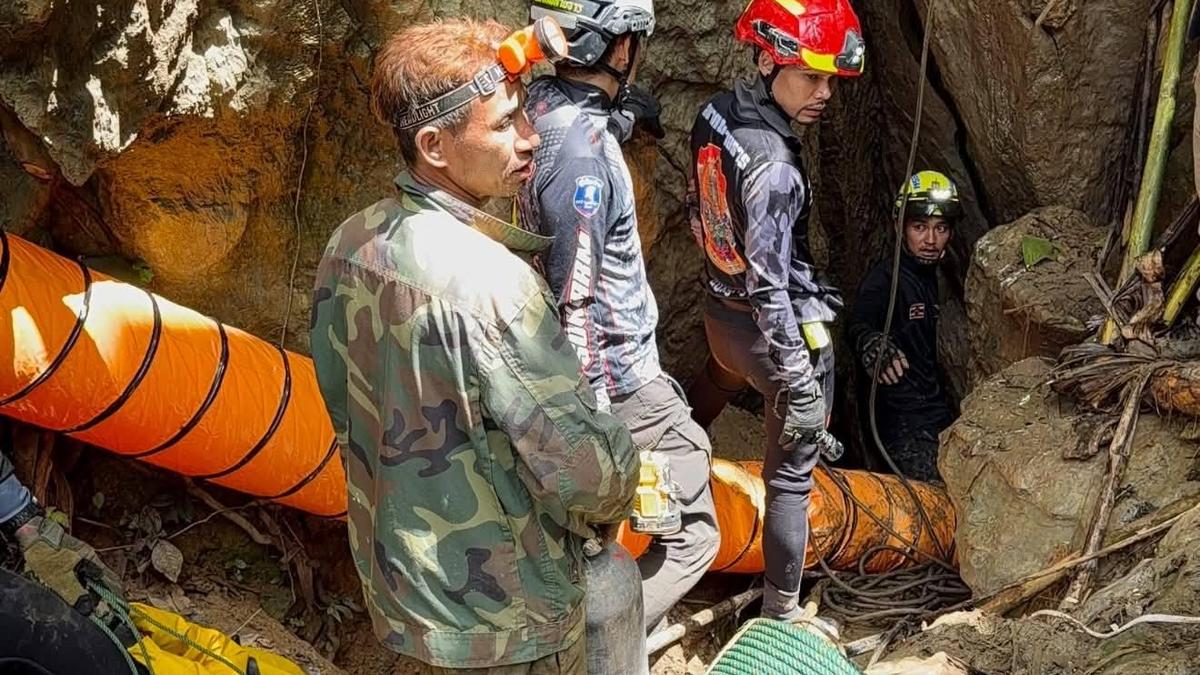 लाओस की बाढ़ग्रस्त गुफा में फंसे सात ग्रामीणों की तलाश जारी है