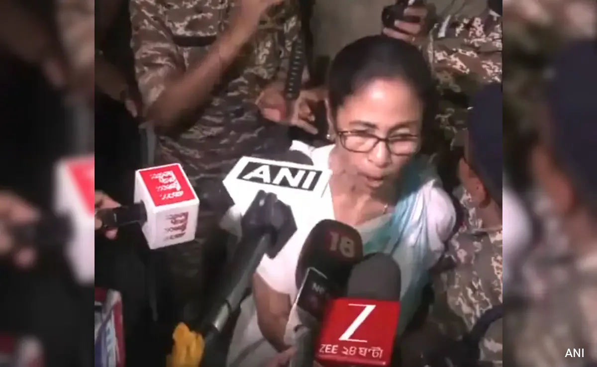 “लूटो, लूटो, लूटो। हम वापसी करेंगे”: बंगाल को लगे झटके पर ममता बनर्जी
