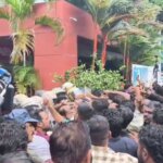 वीडियो: पिनाराई विजयन के समर्थकों ने जांच टीम की कार पर हमला किया, विंडशील्ड तोड़ दी