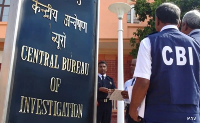 'सरकार के लिए महंगा, छात्रों के लिए सही': NEET परीक्षा रद्द होने पर सूत्र