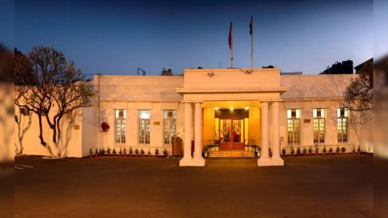 "हमारी लड़ाई अस्तित्व के लिए है": निष्कासन आदेश के बाद दिल्ली जिमखाना क्लब के कर्मचारी