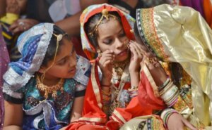 हमें वास्तव में महिलाओं का सम्मान करने के लिए बाल विवाह को समाप्त करना होगा