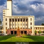 आईआईटी को संकाय की कमी का सामना करना पड़ रहा है, 22 संस्थानों में 38% स्वीकृत पद खाली पड़े हैं