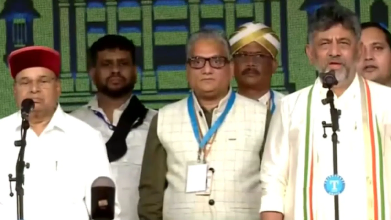 कर्नाटक के मुख्यमंत्री डीके शिवकुमार ने शपथ ली, जी परमेश्वर उनके उपमुख्यमंत्री हैं