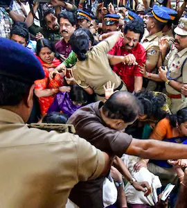 कैमरे पर, तिरुवनंतपुरम निगम में सीपीआई (एम), बीजेपी पार्षदों के बीच झड़प