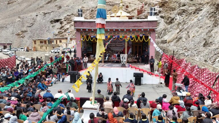 चीन सीमा के पास 16,700 फीट की ऊंचाई पर, लद्दाख को भारत का पहला मॉडल बॉर्डर गांव मिला।