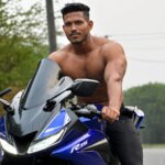 दिल्ली के एक यूट्यूबर को सोशल मीडिया पर फिल्म बनाने, महिला सवारों से भिड़ने के आरोप में गिरफ्तार किया गया है।