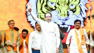 पार्टी में फूट को लेकर उद्धव सेना सांसद का '15 करोड़ रुपये के भुगतान' का बड़ा आरोप