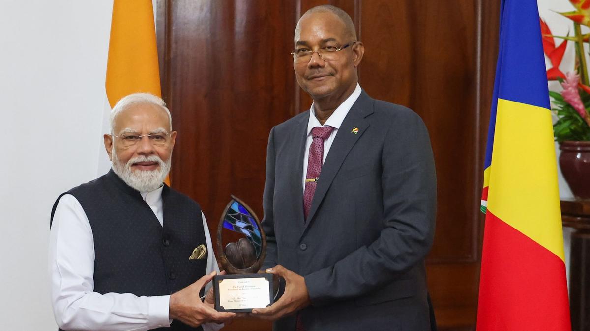 भारत और सेशेल्स की रक्षा, सुरक्षा एक दूसरे के अभिन्न अंग हैं: पीएम मोदी