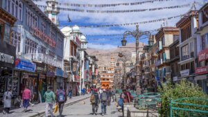 मई में लद्दाख में पर्यटकों की संख्या में ऐतिहासिक 121% की बढ़ोतरी दर्ज की गई, 72,834 पर्यटक आए