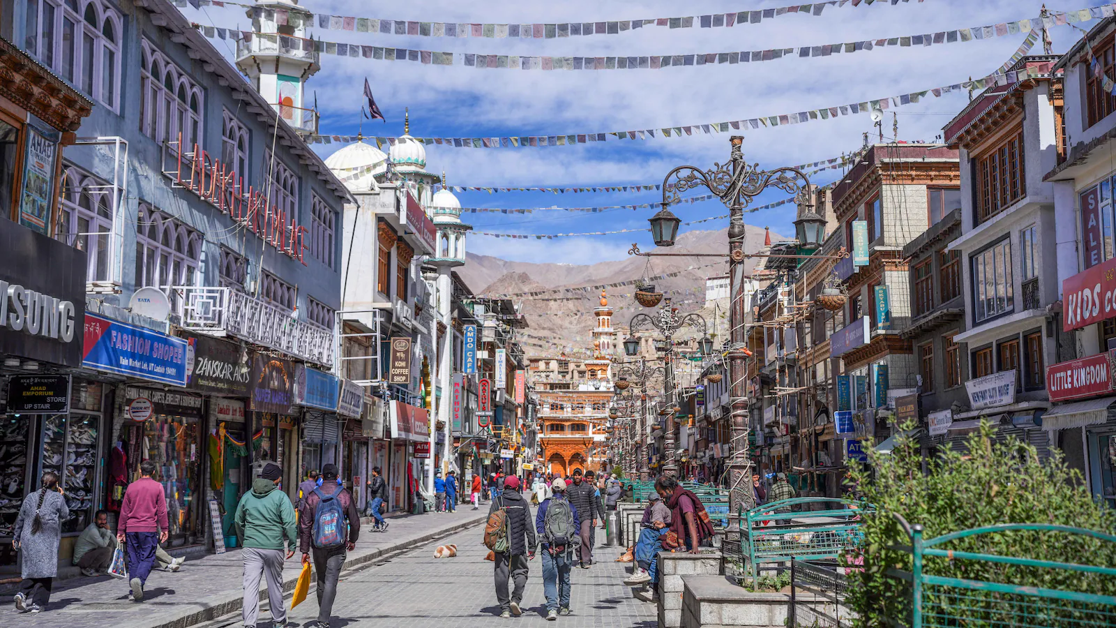 मई में लद्दाख में पर्यटकों की संख्या में ऐतिहासिक 121% की बढ़ोतरी दर्ज की गई, 72,834 पर्यटक आए