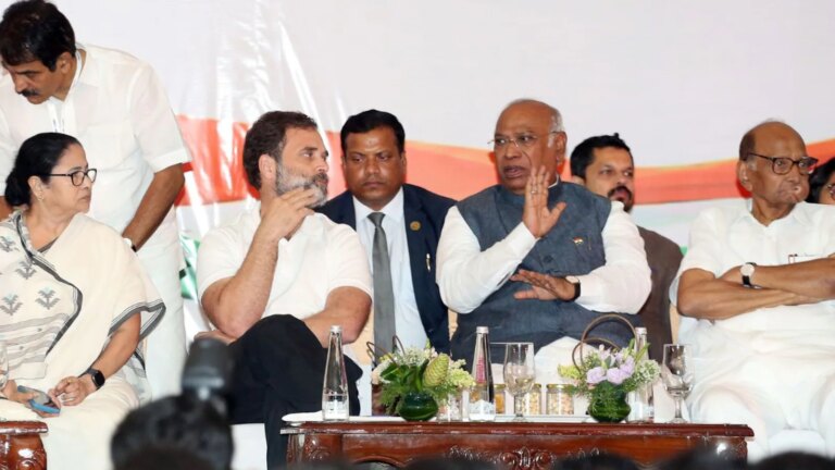 ममता बनर्जी, शरद पवार, नेताओं पर फोकसअखंड'कांग्रेस
