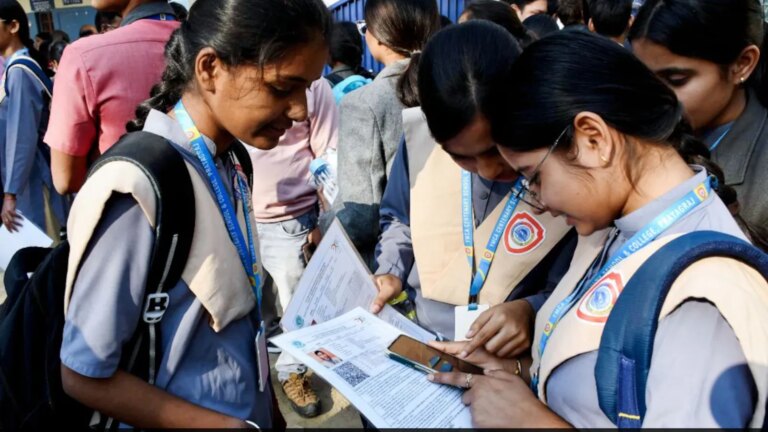 सीबीएसई ने 12वीं कक्षा के छात्रों के लिए पुनर्मूल्यांकन दिशानिर्देश जारी किए: संशोधित मार्कशीट पर प्रश्नों के उत्तर