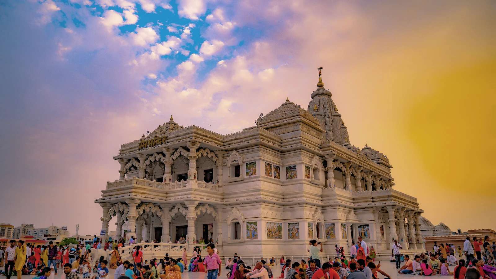 7,000 करोड़ रुपये का निवेश: सिर्फ श्रद्धालु ही नहीं, निवेशक भी वृन्दावन आ रहे हैं।