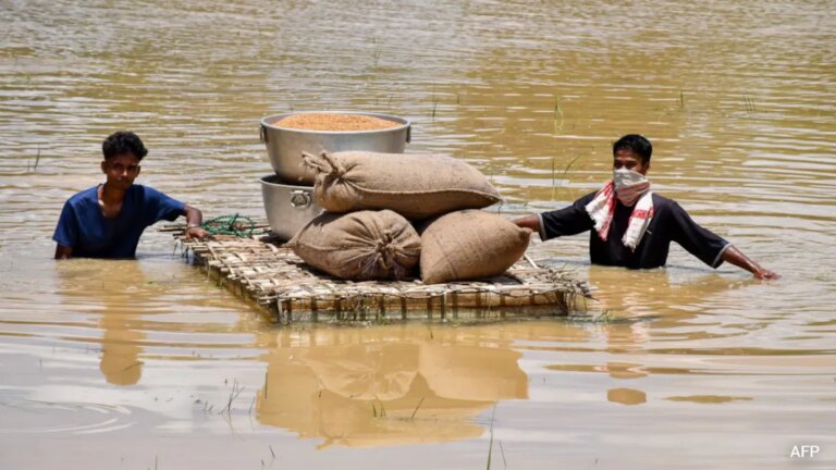 असम में बाढ़ के बिगड़ते हालात से 24 घंटे में 21 की मौत