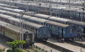 उस व्यक्ति को खुद को टिकट परीक्षक बताकर आईडी कार्ड बनाने के लिए जेमिनी का इस्तेमाल करने के आरोप में गिरफ्तार किया गया था