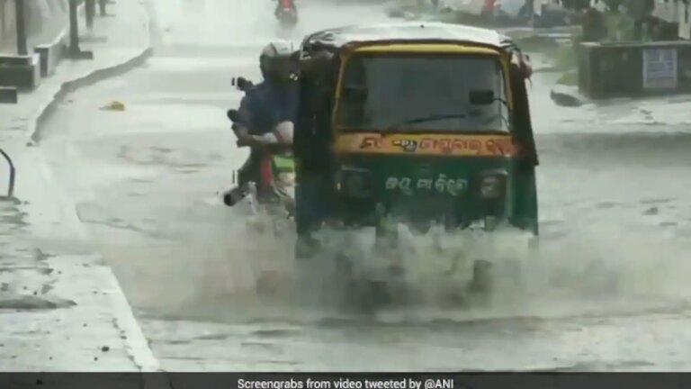 ओडिशा में भारी बारिश से बच्चों की मौत, बाढ़ का खतरा बढ़ा
