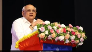 गुजरात सरकार ने 80,000 से अधिक स्कूल छोड़ने वालों को फिर से नामांकित करने के लिए एक अभियान चलाया