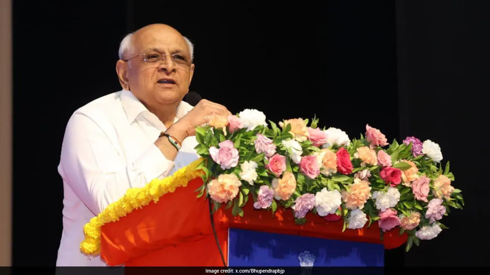गुजरात सरकार ने 80,000 से अधिक स्कूल छोड़ने वालों को फिर से नामांकित करने के लिए एक अभियान चलाया