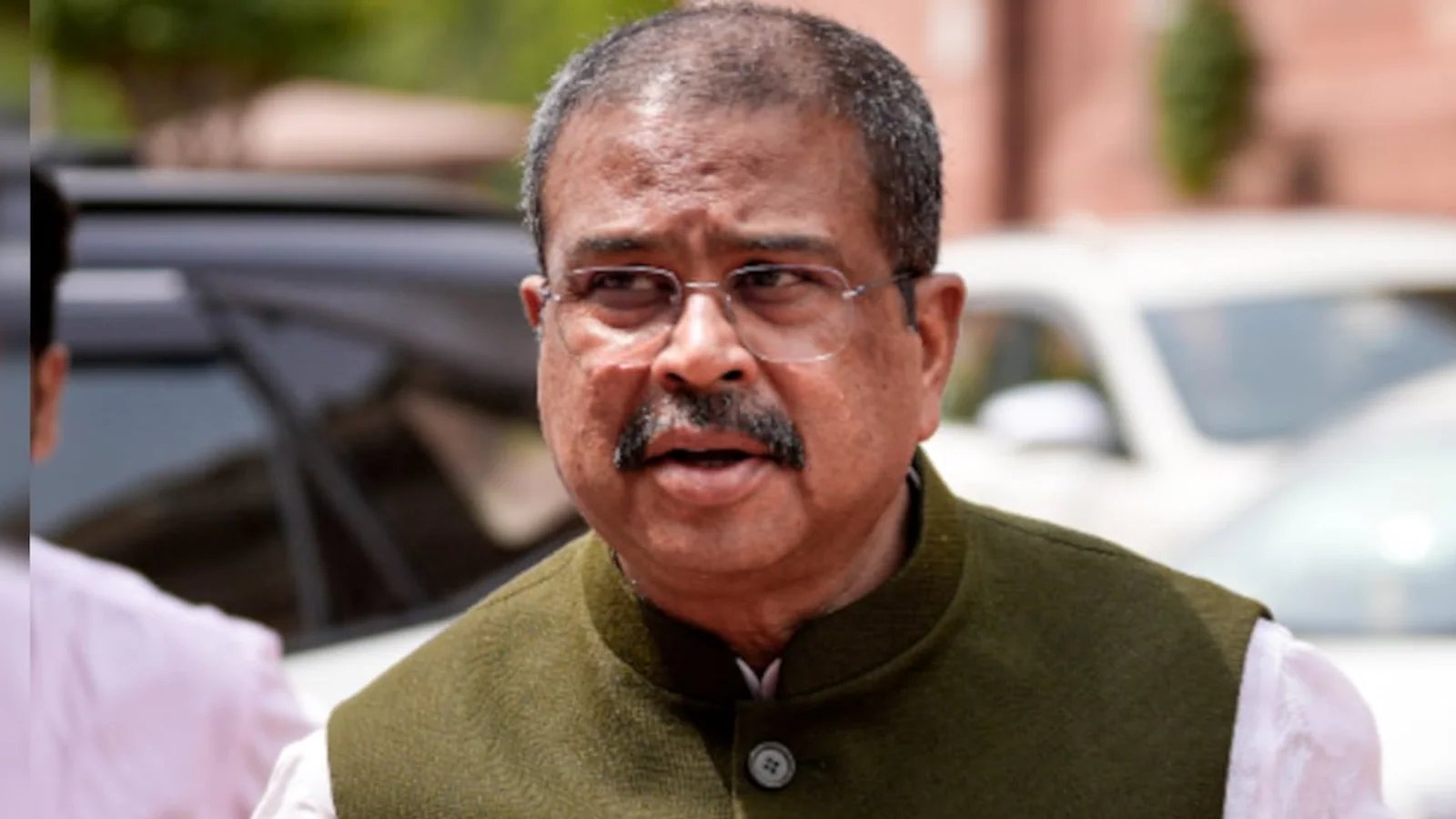 जैसे ही धर्मेंद्र प्रधान ने इस्तीफा दिया, उनके राजनीतिक करियर पर एक नजर