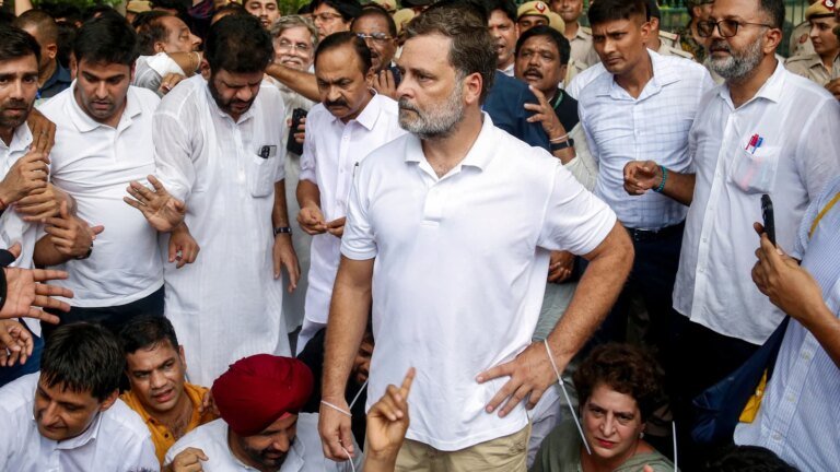धरने के लिए 'जन्मदिन का जश्न': कांग्रेस ने कैसे किया विरोध?