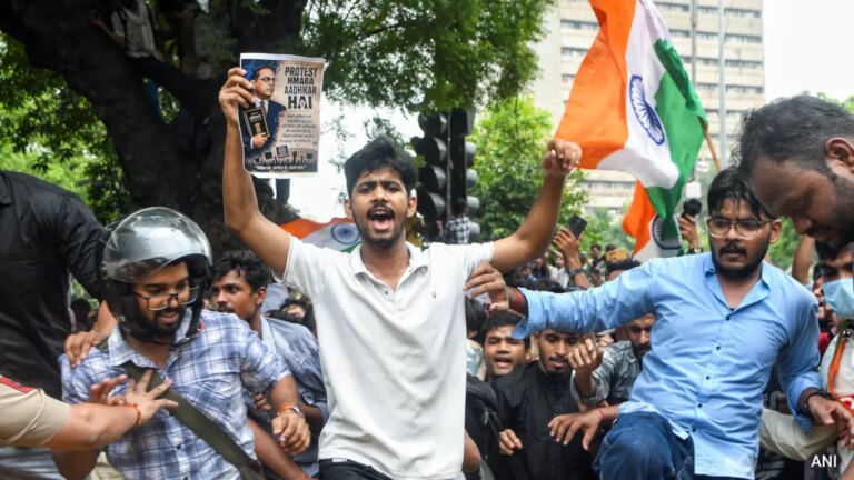 पीएम के आश्वासन के कुछ घंटे बाद पेपर लीक मामलों के लिए फास्ट ट्रैक कोर्ट अधिसूचित किया गया