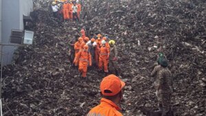 पुणे में इमारत गिरने से मरने वालों की संख्या बढ़कर 8 हुई, कूड़े के ढेर में 1 लापता