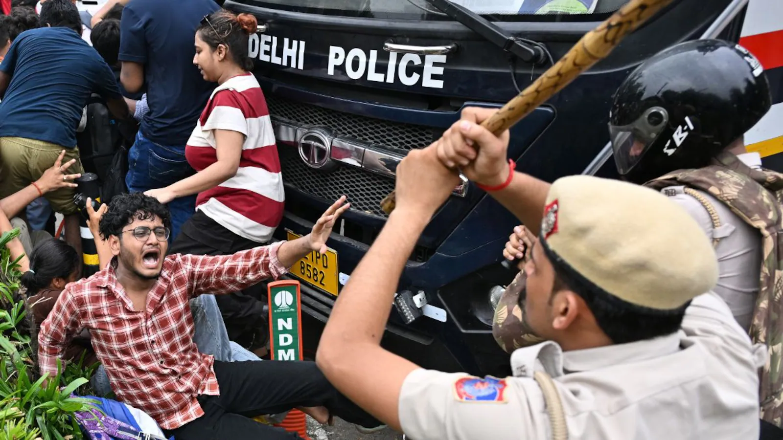 ‘प्रचार के लिए यह कैसा है?’ पुलिस की बर्बरता की याचिका पर हाई कोर्ट ने केंद्र को दी फटकार