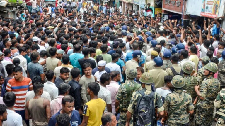 बंगाल में बोरे में मिला 12 साल के बच्चे का शव, संदिग्ध की पिटाई