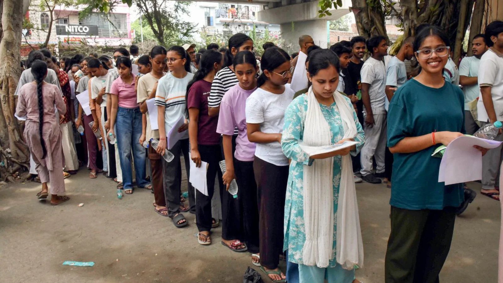 बिहार बंदियों को रिहा करेगा, एनईईटी प्रदर्शनकारियों के खिलाफ मामले हटाएगा