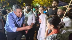 "बेहतर भविष्य चाहती हूं": 13 साल की बच्ची सीजेपी विरोध प्रदर्शन में क्यों शामिल हुई