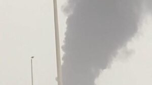 यमन शहर पर हमले के जवाब में हाउथिस ने सऊदी अरब पर मिसाइलें, ड्रोन दागे