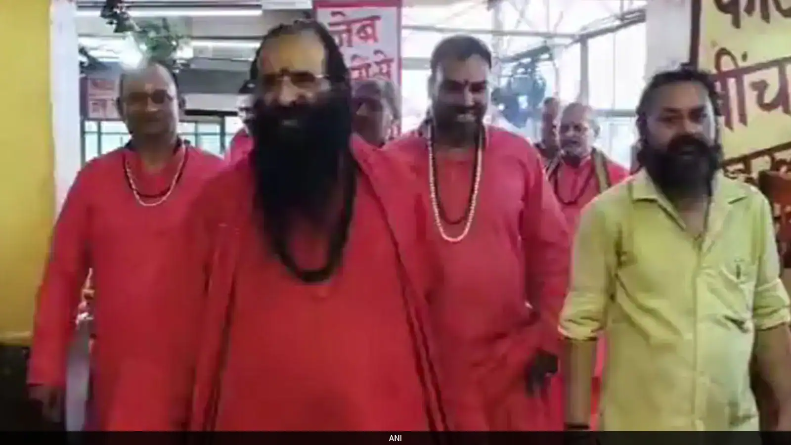 राम मंदिर में चोरी की घटनाओं के बीच, मनसा देवी के पुजारियों को बिना जेब वाले कपड़े मिले