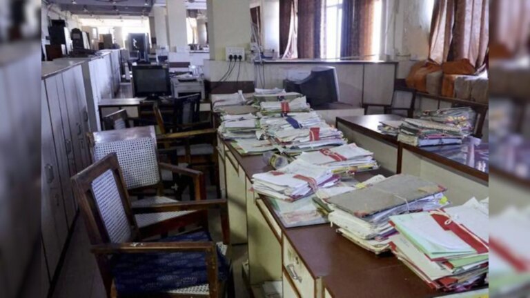 राय | 5,000 रुपये का जुर्माना भारत के 'बाबू' राज्य को ठीक नहीं कर सकता। लेकिन यह एक शुरुआत है