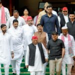 राहुल गांधी, प्रियंका गांधी और अखिलेश यादव की मुलाकात के बाद यूपी में सीटों के बंटवारे पर चर्चा शुरू हो गई है