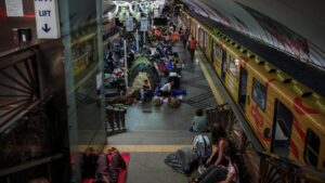 रूस ने यूक्रेन की राजधानी पर मिसाइलों और ड्रोन से हमला किया, पांच घायल