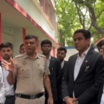 वकीलों से छेड़छाड़ का वीडियो वायरल होने के बाद दिल्ली पुलिस ने माफी मांगी