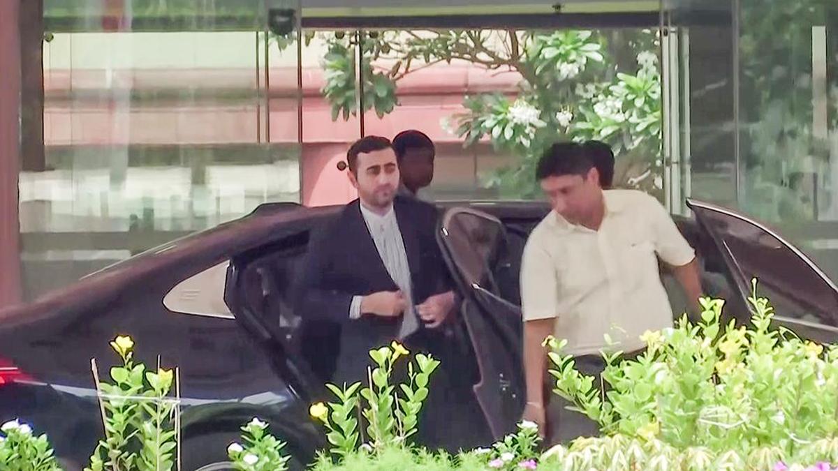 विमान पर हमले में भारतीय नागरिक की मौत के बाद विदेश मंत्रालय ने ईरानी उपराजदूत को तलब किया