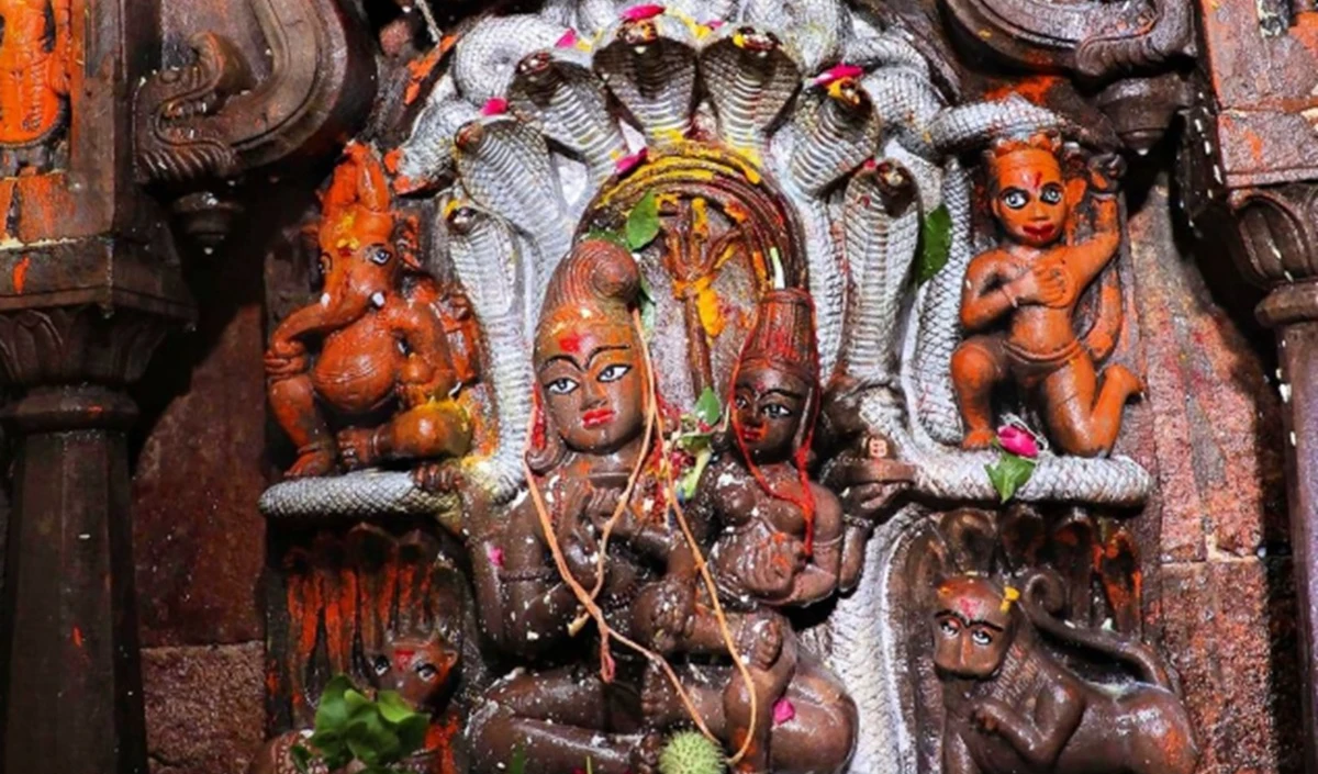 सावन 2026 विशेष: नाग पंचमी और महाशिवरात्रि पर खुलते हैं ये अनोखे मंदिर, जानिए इनकी पौराणिक परंपराएं