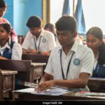 सीबीएसई त्रिभाषी विवाद: 'मूल' क्या है? सुप्रीम कोर्ट ने स्पष्टता मांगी है