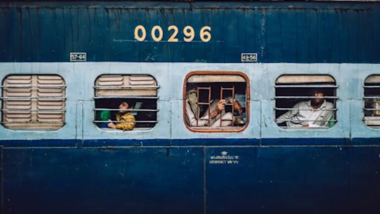 सुप्रीम कोर्ट ने रेलवे से कहा, किसी को 'सेकंड क्लास' यात्री कहना ठीक नहीं