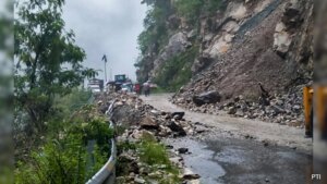हिमाचल, उत्तराखंड रेल, मिजोरम, त्रिपुरा में भूस्खलन से बाढ़ आई है