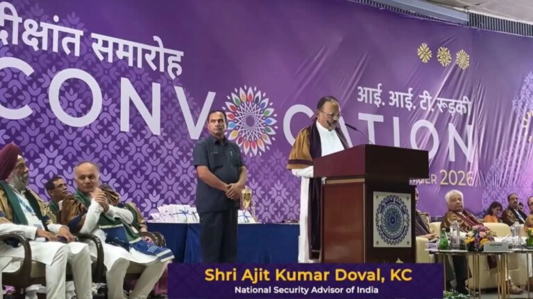 "आप सबसे भाग्यशाली पीढ़ी हैं": अजीत डोभाल ने आईआईटी रूड़की के छात्रों को संबोधित किया