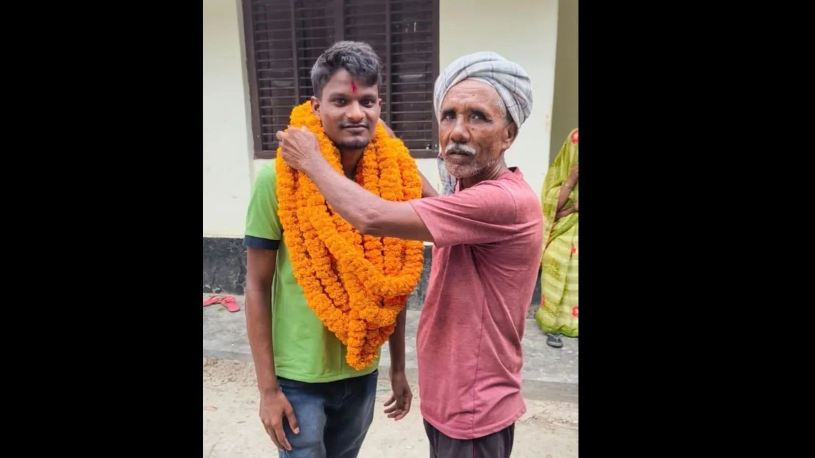 उत्तर प्रदेश के ऑटो ड्राइवर के बेटे ने NEET में 627 अंक हासिल कर केजीएमयू एमबीबीएस सीट हासिल की