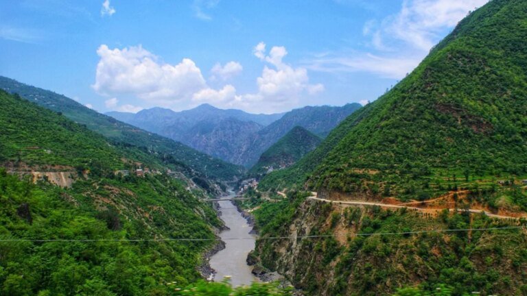 उत्तराखंड ने हिमनद झील बाढ़ के लिए एक प्रारंभिक चेतावनी प्रणाली स्थापित की है