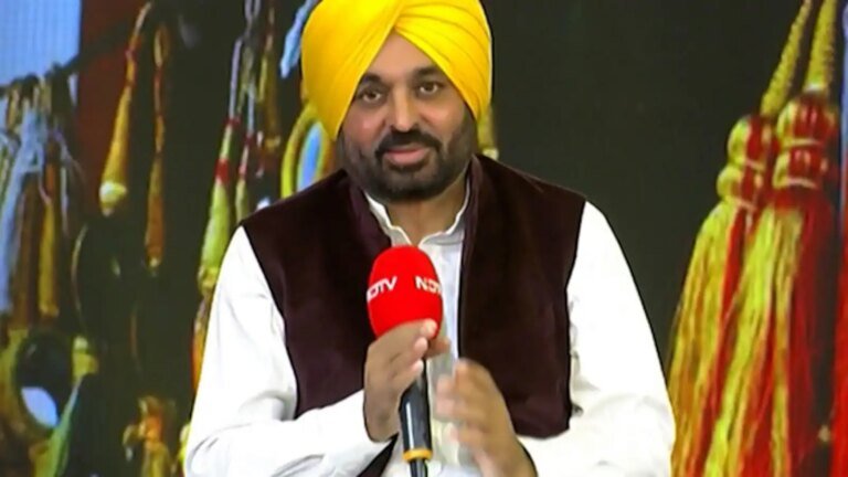 ख़ाली ख़ज़ाना, देर से मुफ़्त: AAP ने पंजाब से क्यों किए सबसे बड़े वादे?